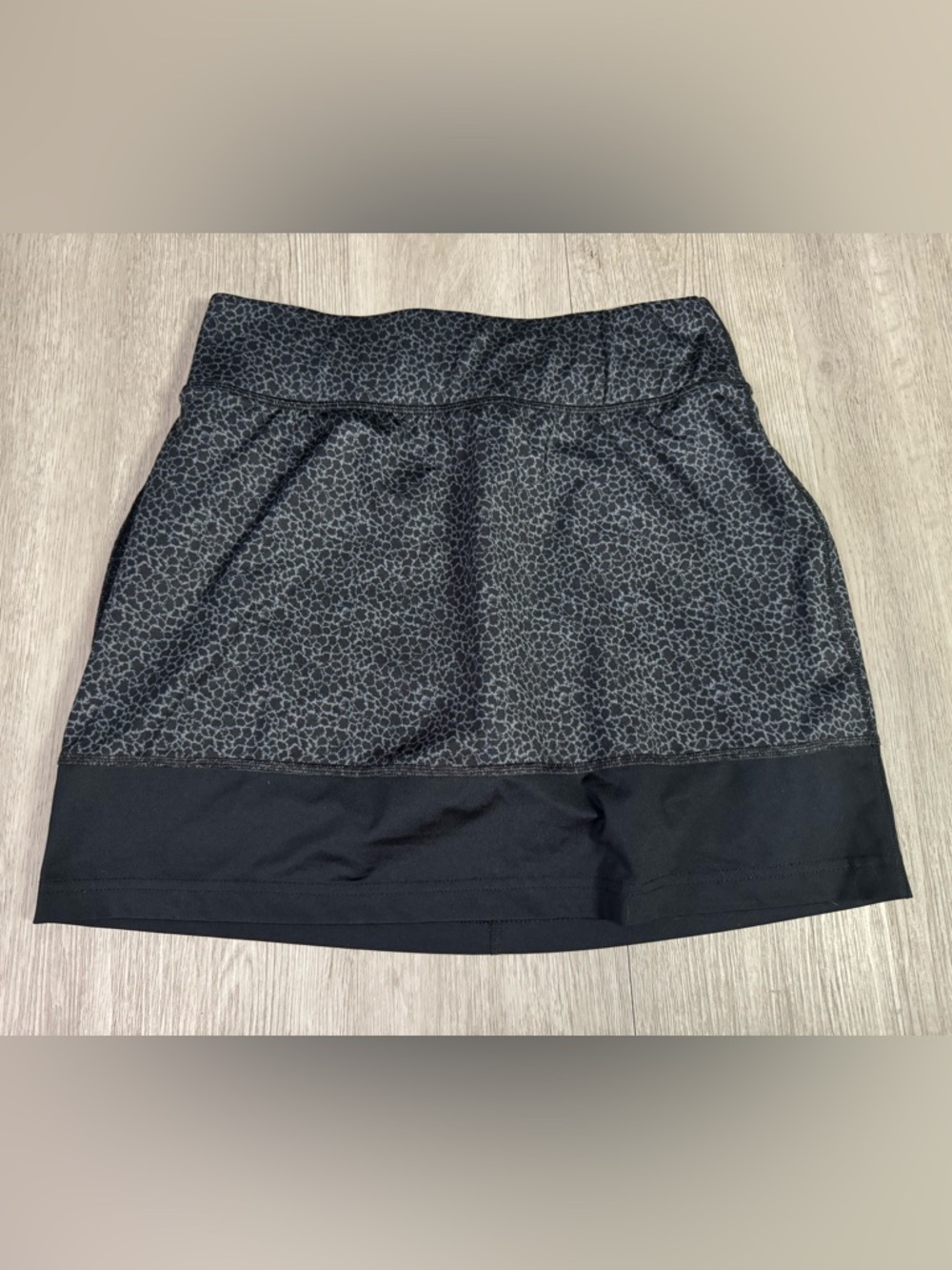 Columbia Skort Womens Black Geometric Hiking Outdoors Golf Skirt Skort Small